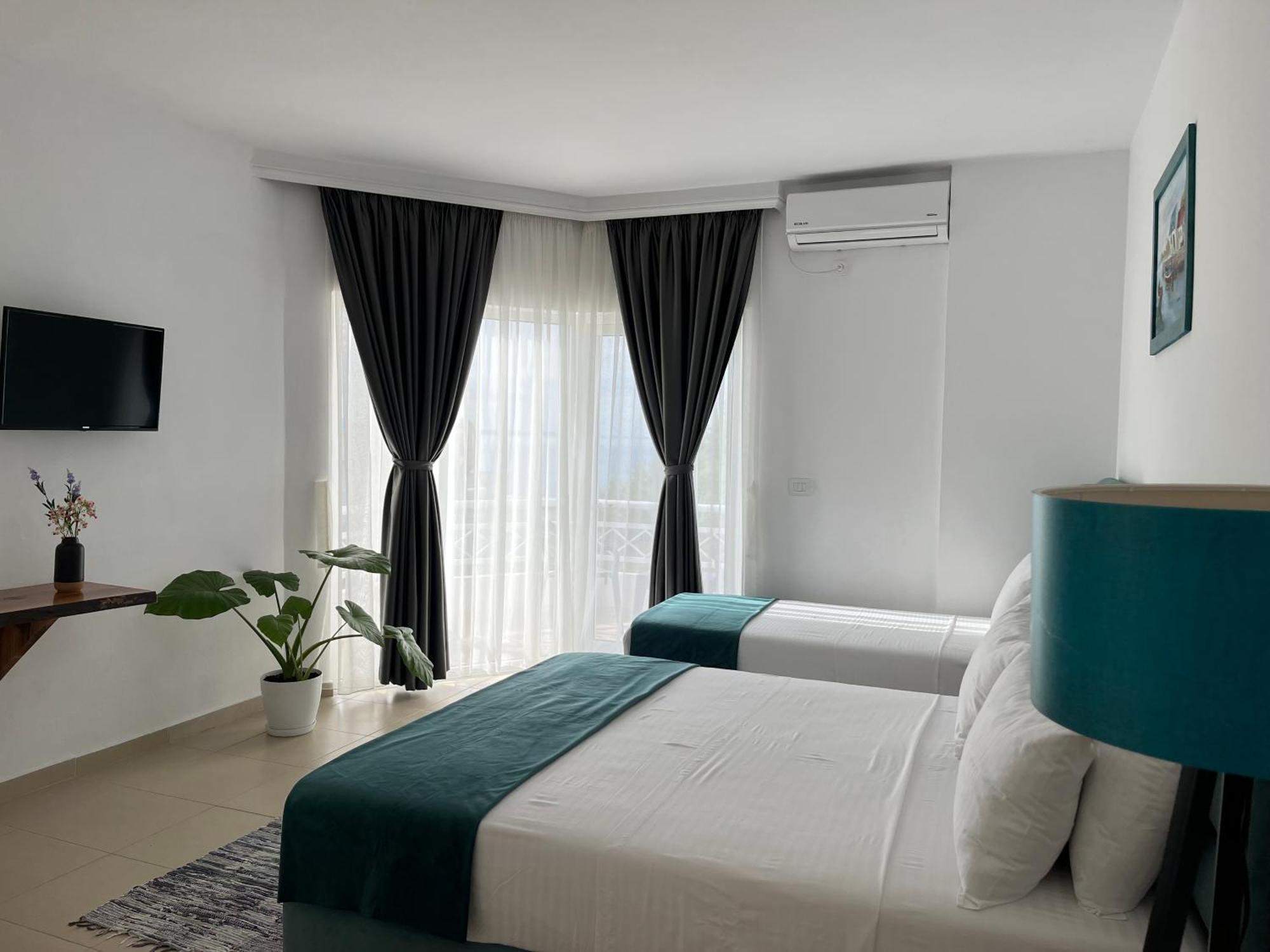 Saranda Hotel Exterior photo